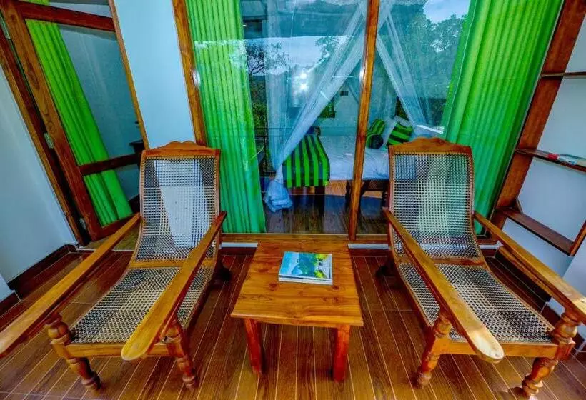 ペンション Third Eye Ella