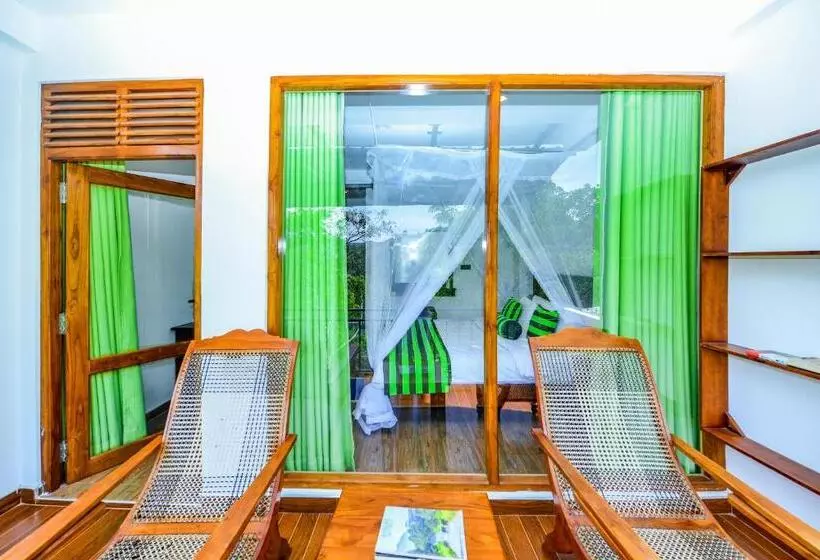 ペンション Third Eye Ella