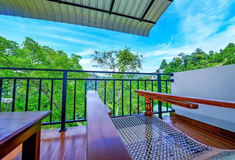 ペンション Third Eye Ella