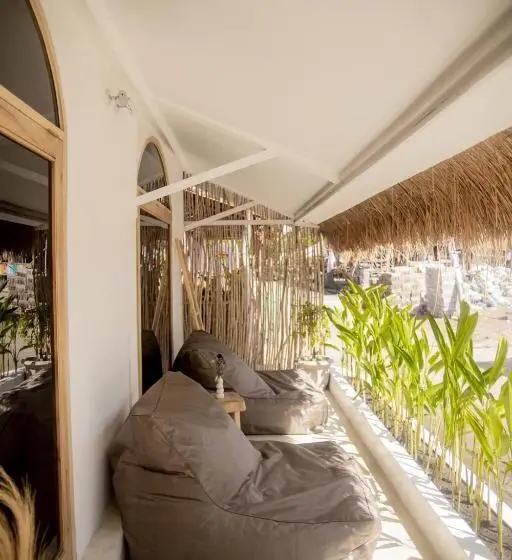 Les Vagues   Hotel Villa & Beach Club   Gili Air