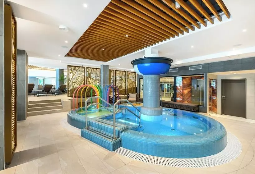 ホテル Kenese Bay Garden Resort & Conference