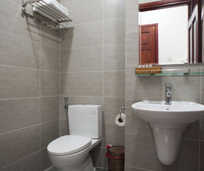 هتل The White House