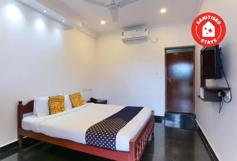 ホテル Spot On 23106 Vattekad Tourist Home
