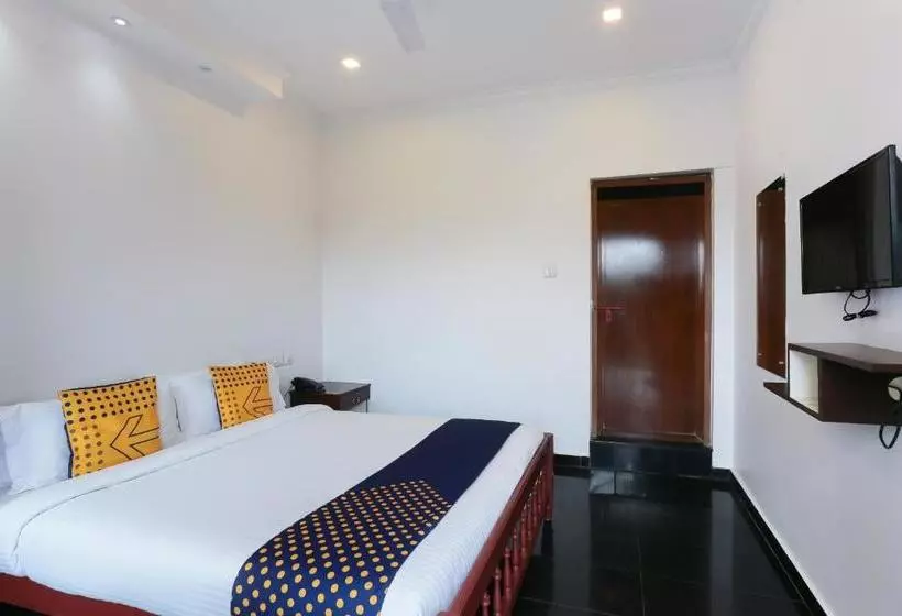 ホテル Spot On 23106 Vattekad Tourist Home