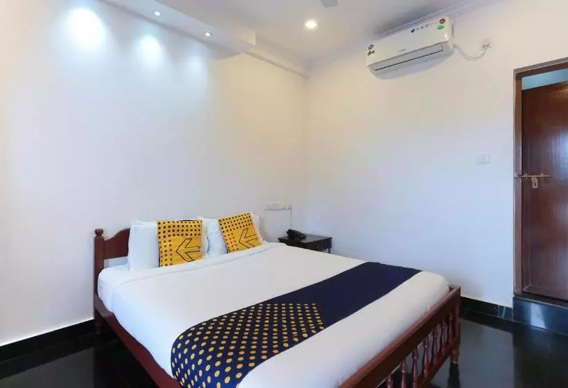 ホテル Spot On 23106 Vattekad Tourist Home