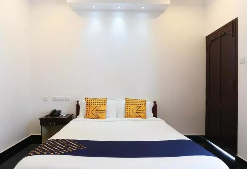 ホテル Spot On 23106 Vattekad Tourist Home