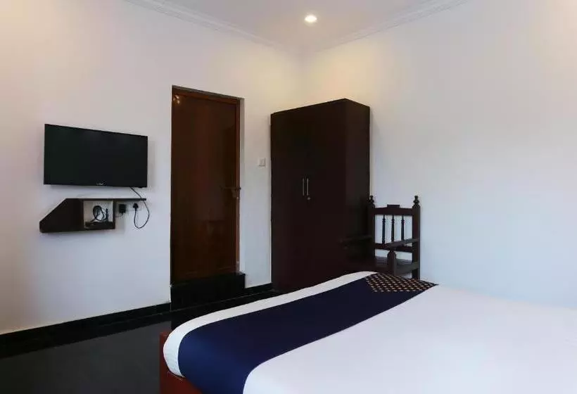 ホテル Spot On 23106 Vattekad Tourist Home