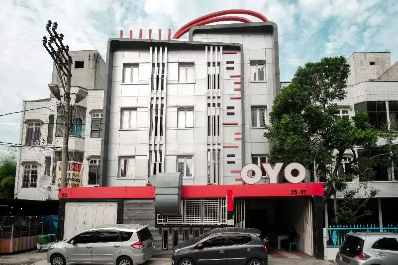 ホテル Oyo 279 Deli Residence