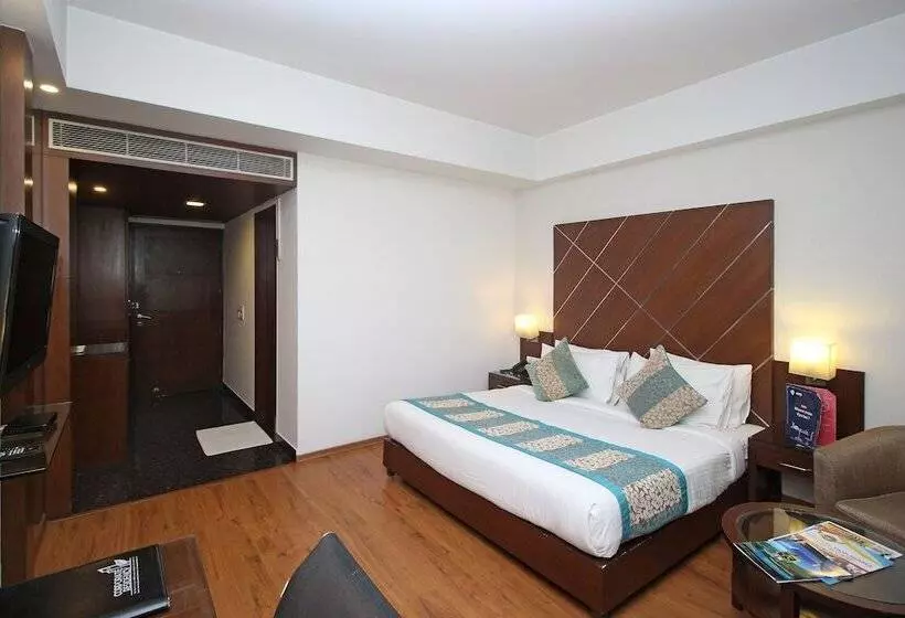 Hotel Edition O 30043 Yellow White Residency