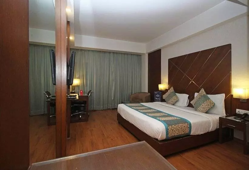 Hotel Edition O 30043 Yellow White Residency