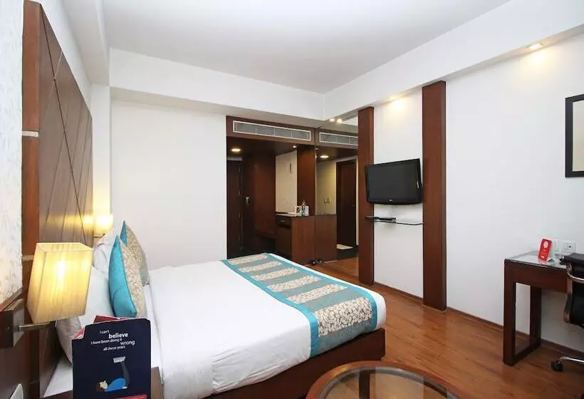 Hotel Edition O 30043 Yellow White Residency