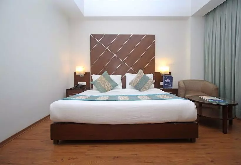 Hotel Edition O 30043 Yellow White Residency