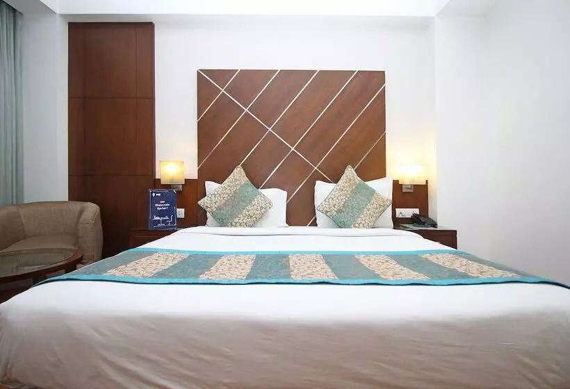 Hotel Edition O 30043 Yellow White Residency