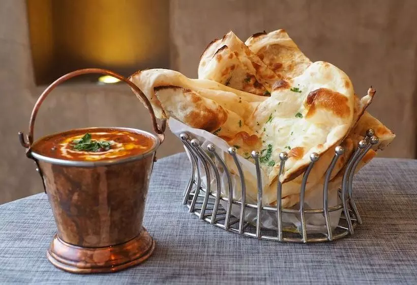 Hotel Edition O 30043 Yellow White Residency