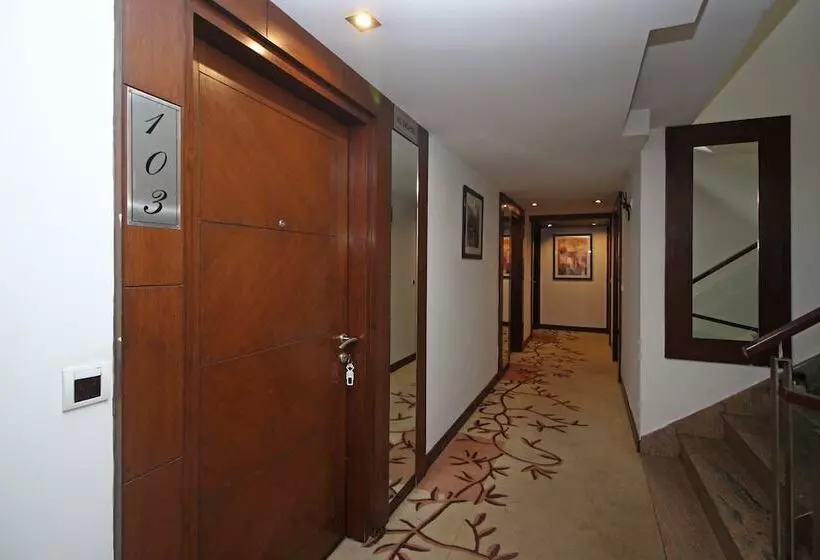 Hotel Edition O 30043 Yellow White Residency