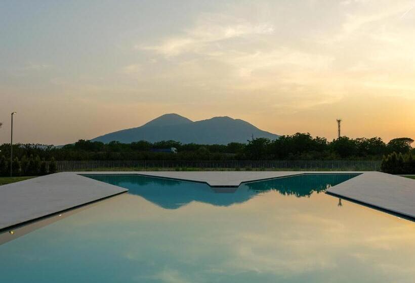 Отель Secret Garden Resort & Spa