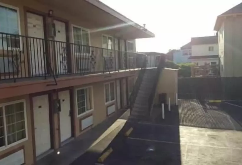 Palms Motel
