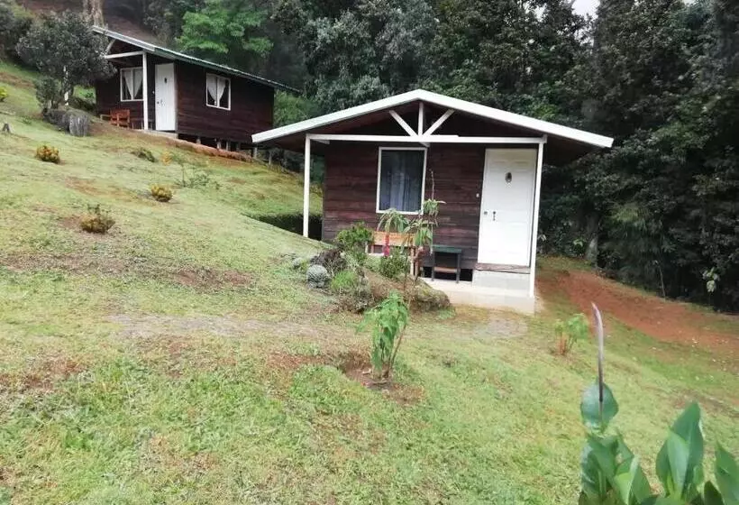 Aamiaismajoitus (B&B) Miriam S Quetzals Lodge