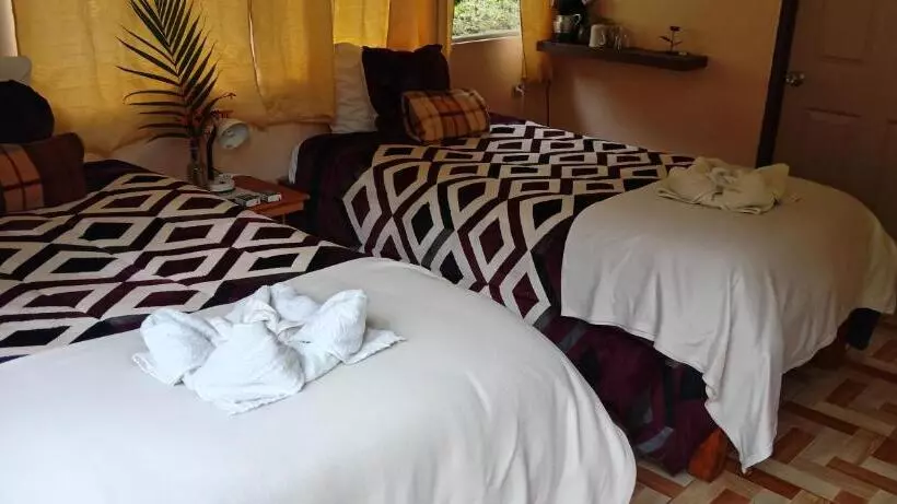 Aamiaismajoitus (B&B) Miriam S Quetzals Lodge