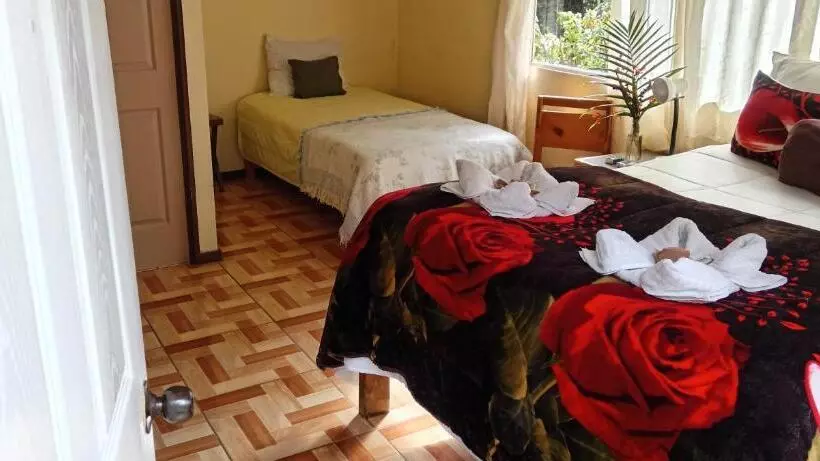 Aamiaismajoitus (B&B) Miriam S Quetzals Lodge