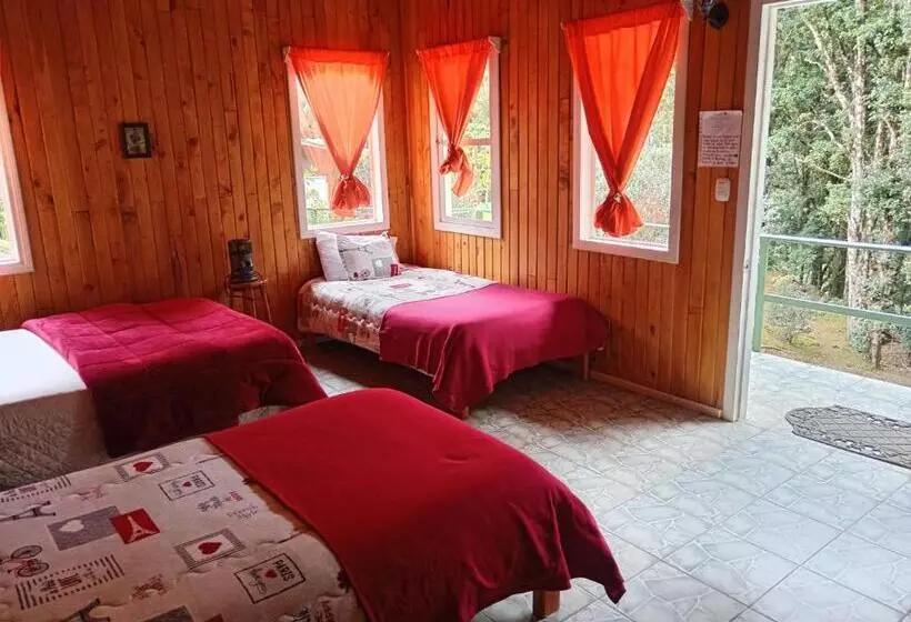 Aamiaismajoitus (B&B) Miriam S Quetzals Lodge