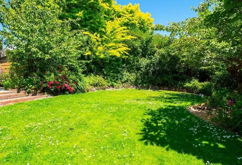 Aamiaismajoitus (B&B) The Ocean Breeze Suites