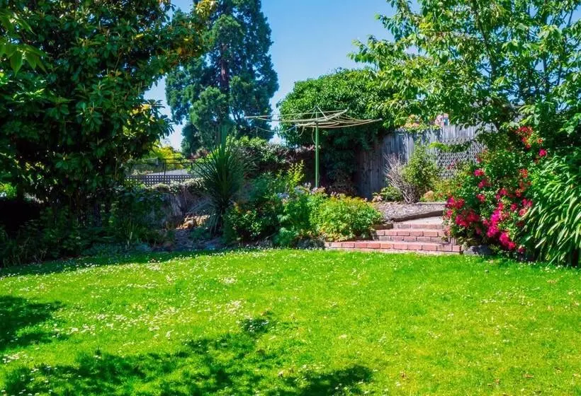 Aamiaismajoitus (B&B) The Ocean Breeze Suites