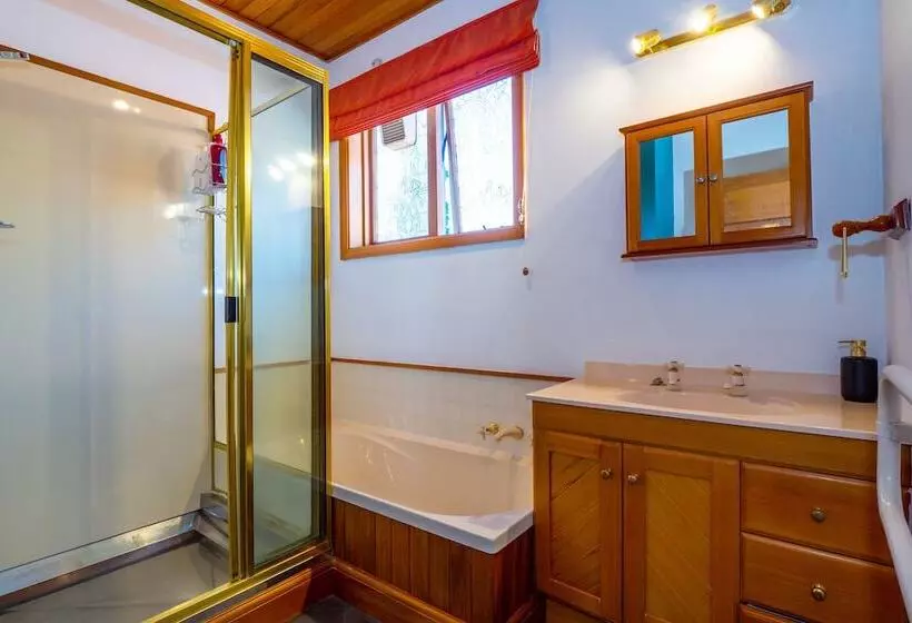 Aamiaismajoitus (B&B) The Ocean Breeze Suites