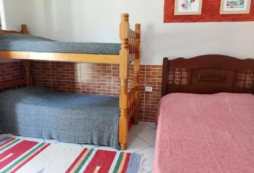 ペンション Pousada Chalé Boracéia