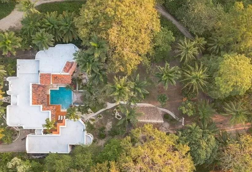 Hotelli Paradise Beach Lodge