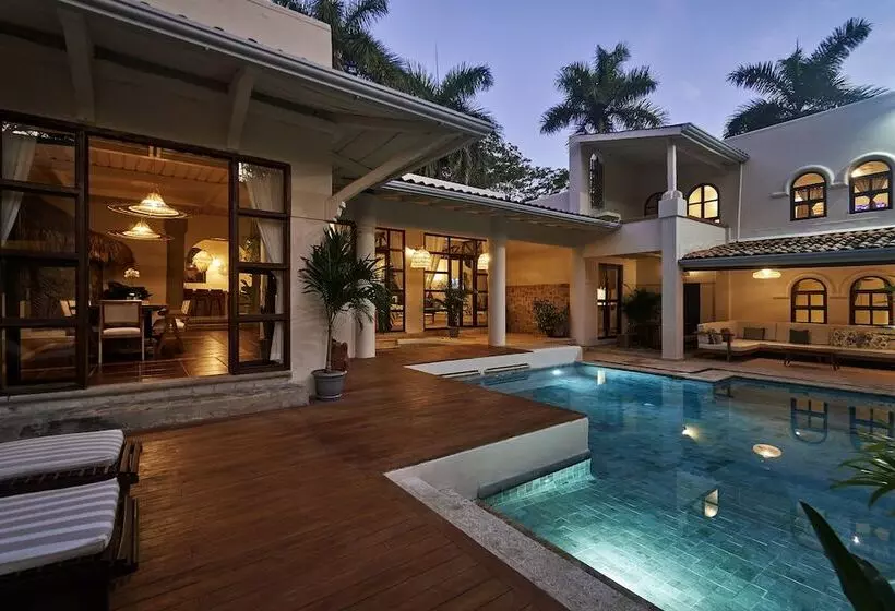 Hotelli Paradise Beach Lodge