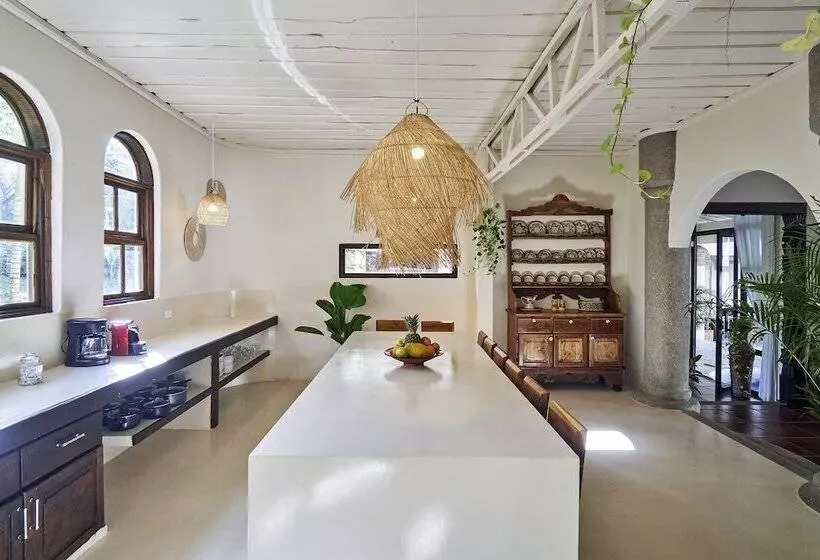 Hotelli Paradise Beach Lodge