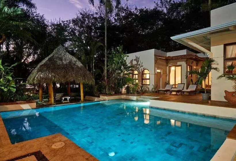 Hotelli Paradise Beach Lodge