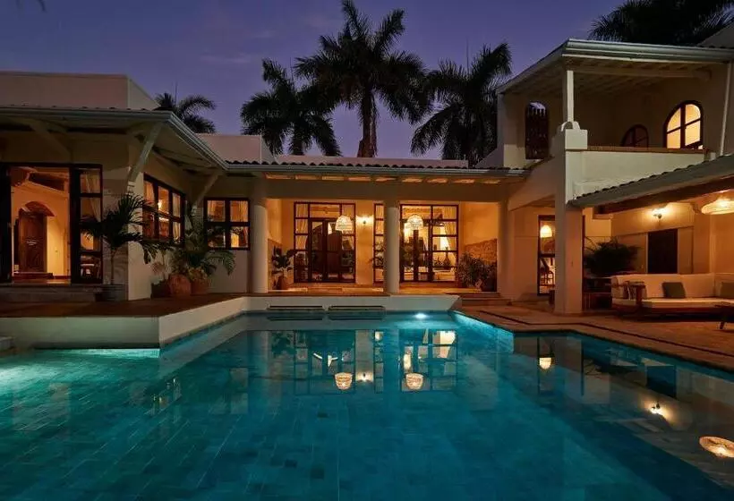 Hotelli Paradise Beach Lodge