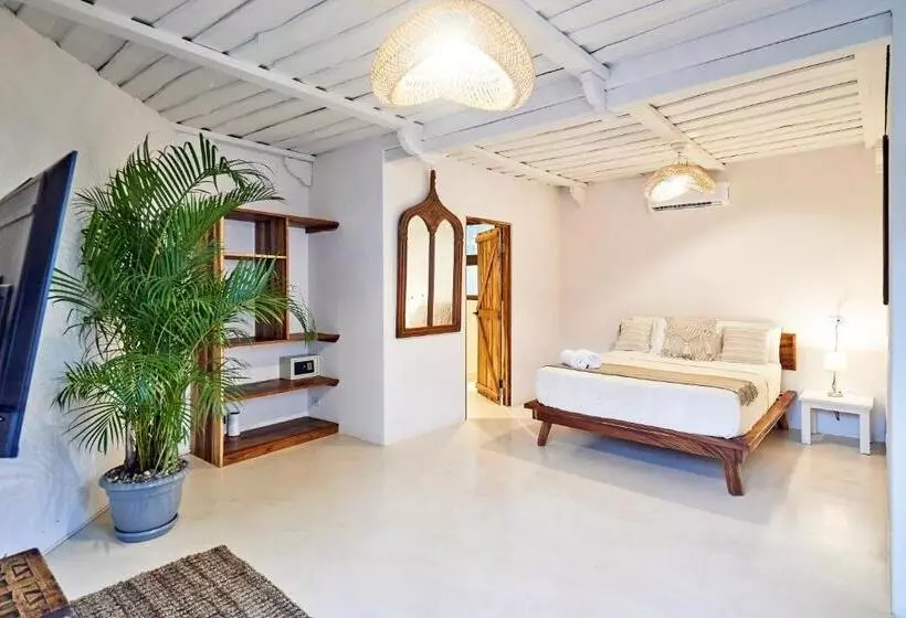 Hotelli Paradise Beach Lodge