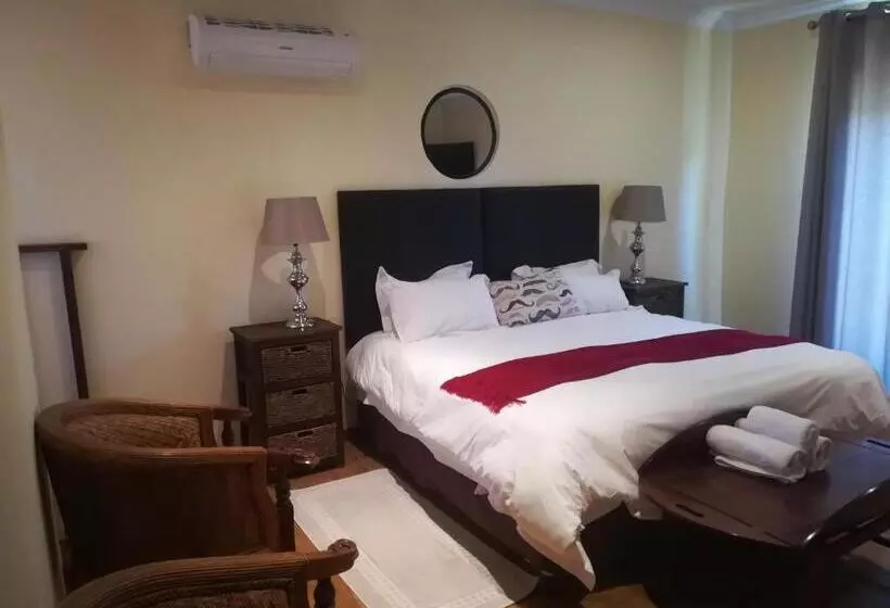 ペンション Moon And Sixpence Garden Guest House