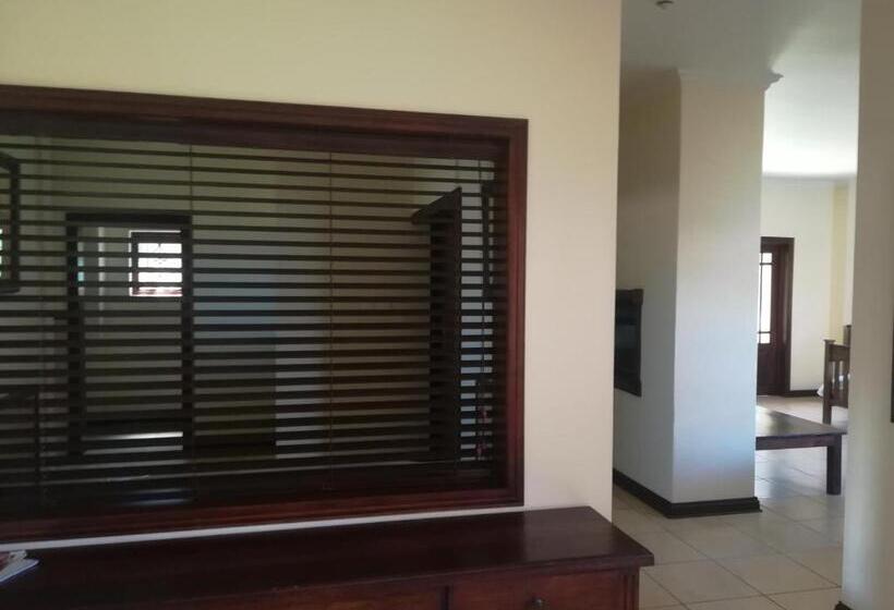 Pensionat Moon And Sixpence Garden Guest House