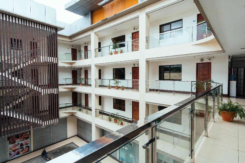 Hostel Reddoorz Plus @ Maria Christina Arcade