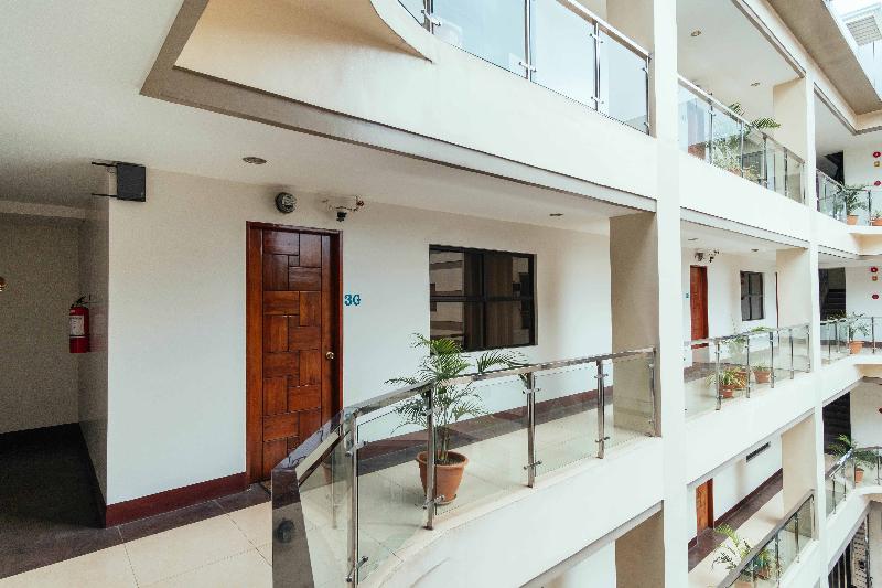 Hostel Reddoorz Plus @ Maria Christina Arcade