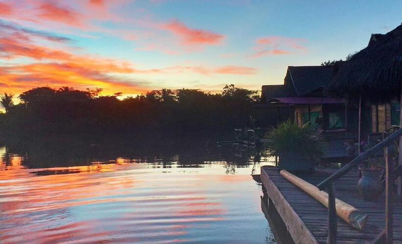 Hotel Amazon Oasis Floating Lodge