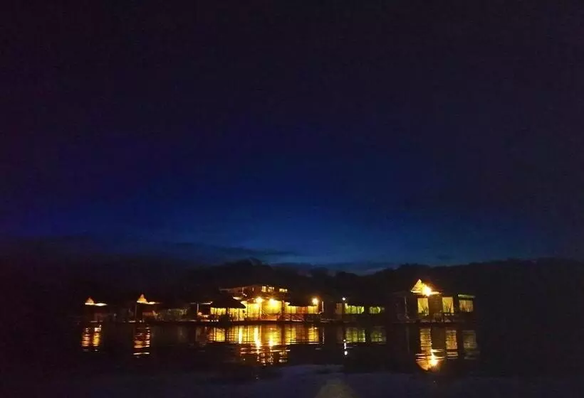Hotelli Amazon Oasis Floating Lodge