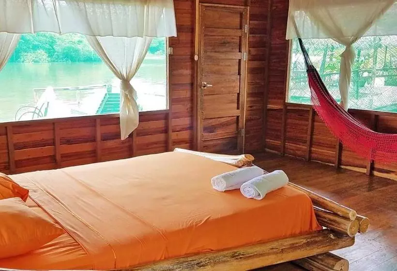Hotelli Amazon Oasis Floating Lodge