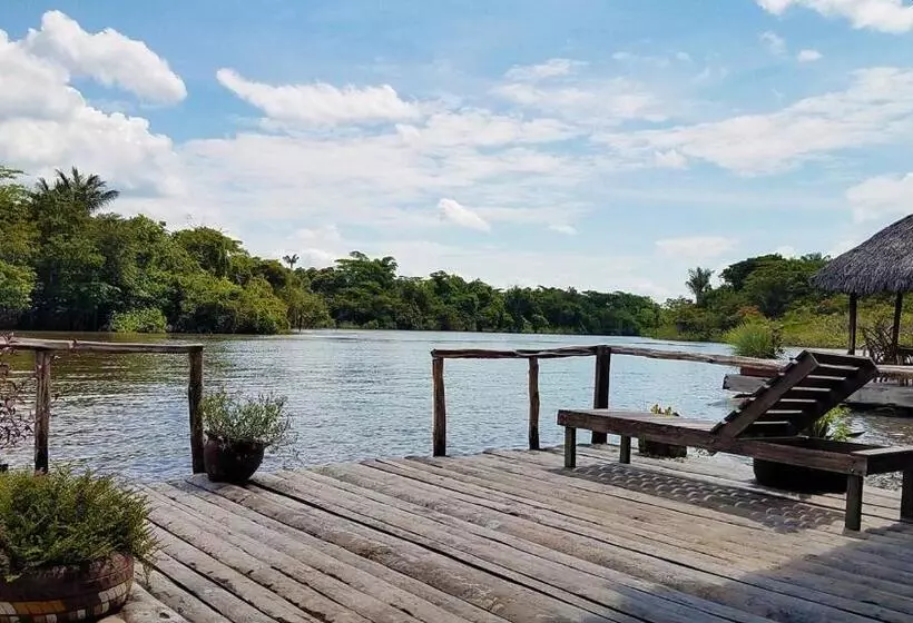 Hotelli Amazon Oasis Floating Lodge