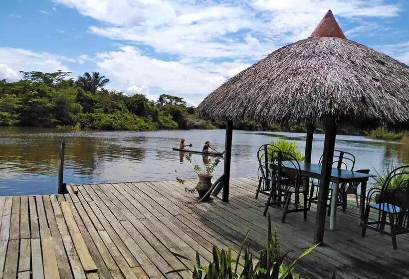 Hotelli Amazon Oasis Floating Lodge