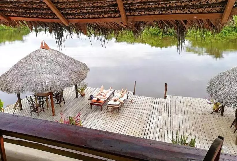 Hotelli Amazon Oasis Floating Lodge