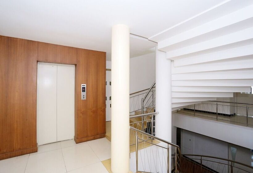 בית מלון כפרי Collection O Dona Castle