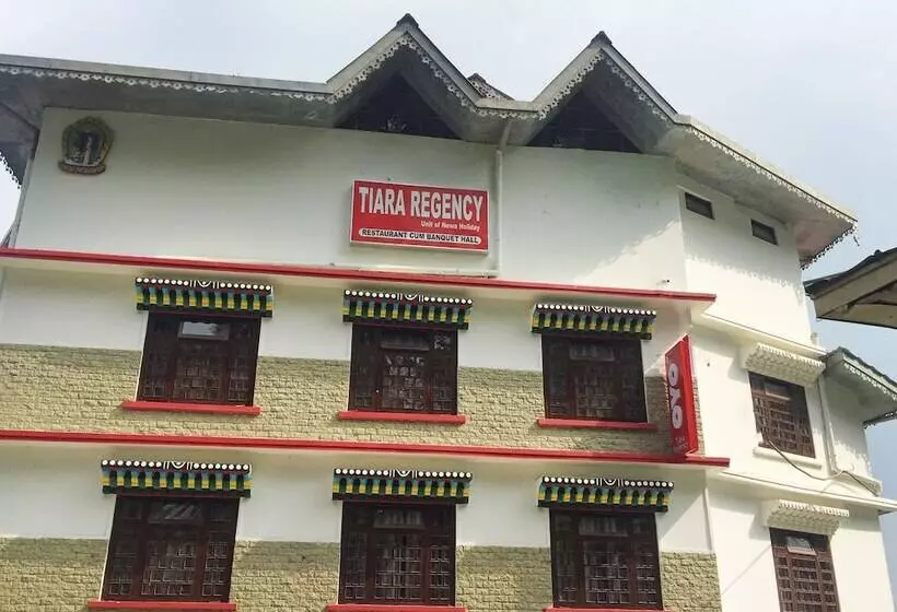 ホテル Oyo 16637 Tiara Regency