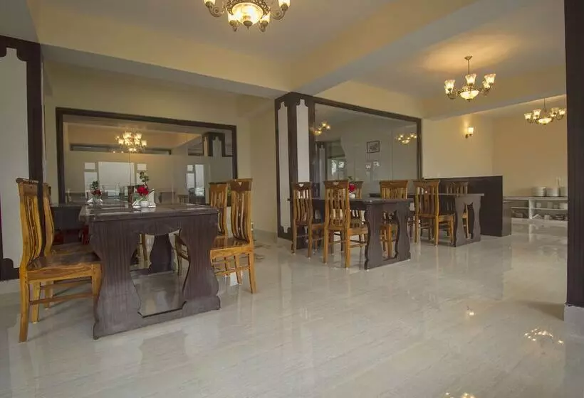 ホテル Oyo 16637 Tiara Regency