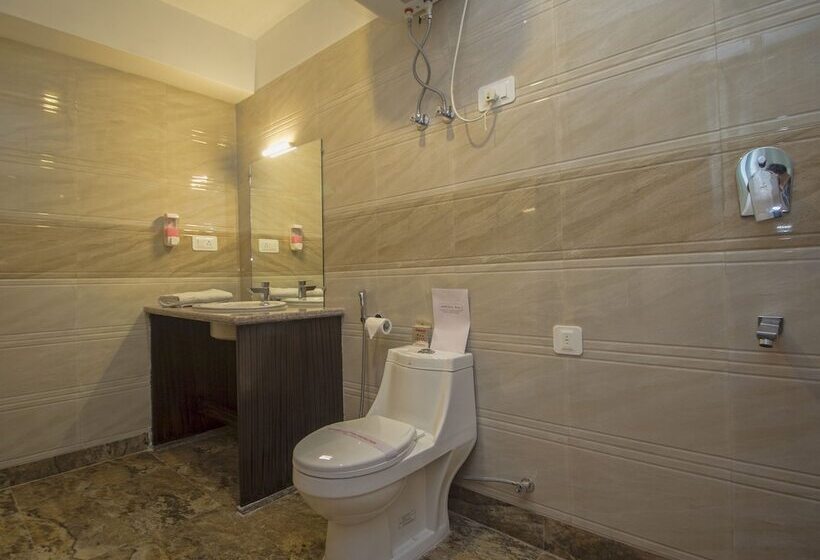 בית מלון כפרי Oyo 16637 Tiara Regency