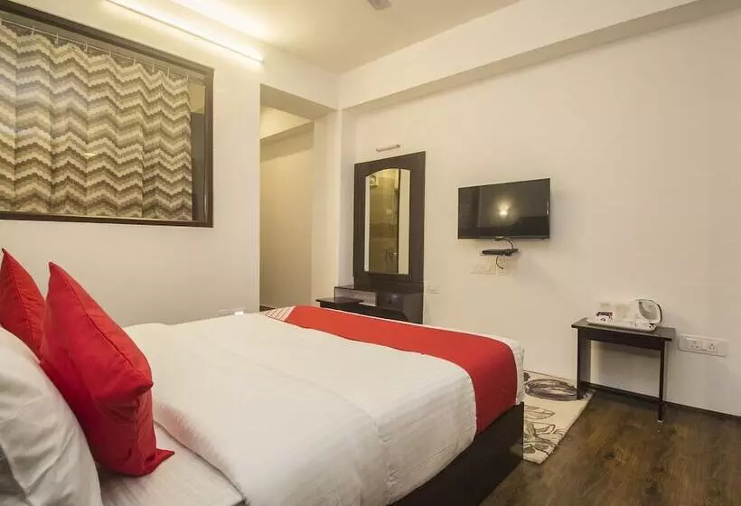 ホテル Oyo 16637 Tiara Regency